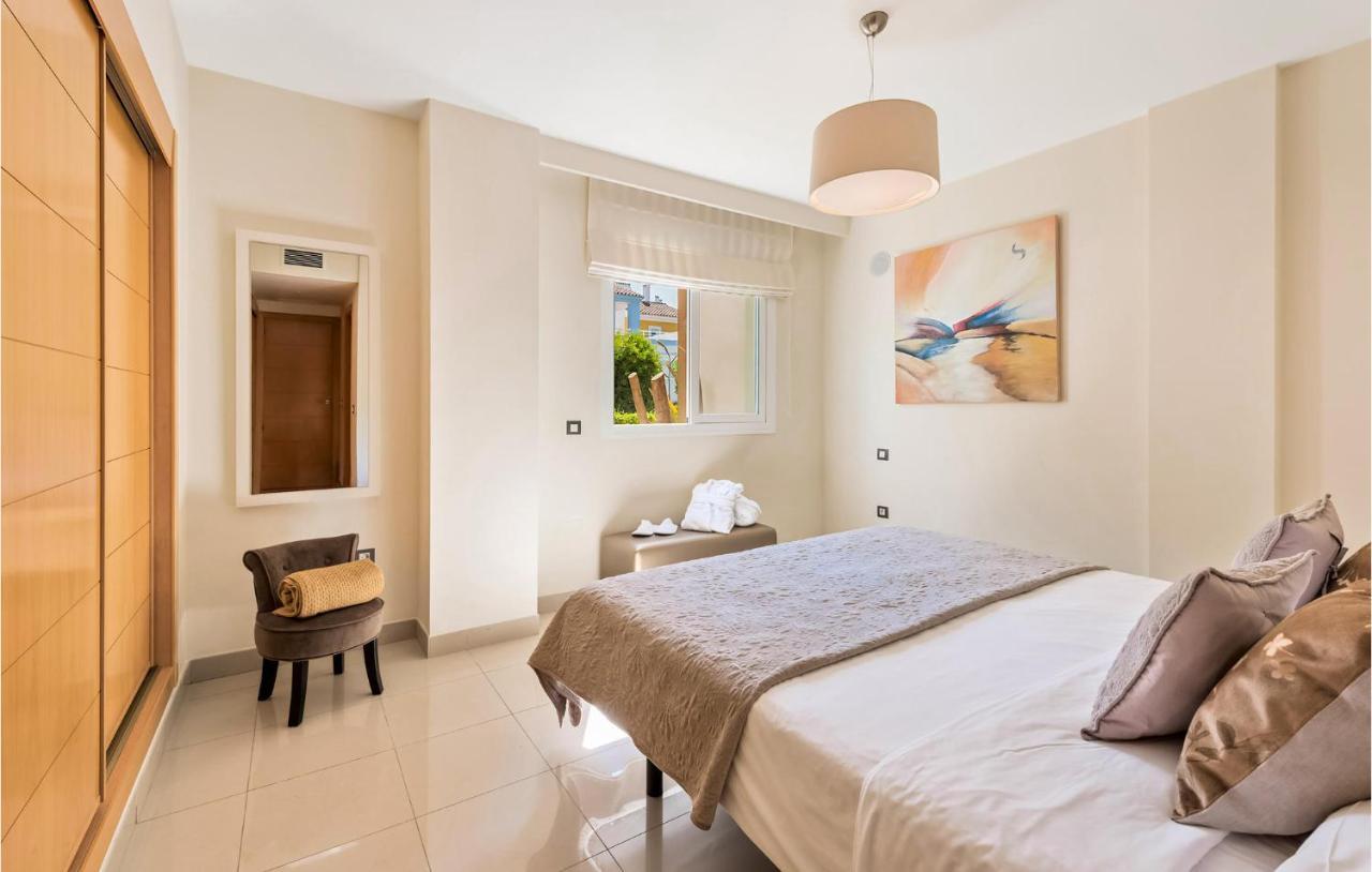 Apartment 2 Bedroom Gorgeous In *